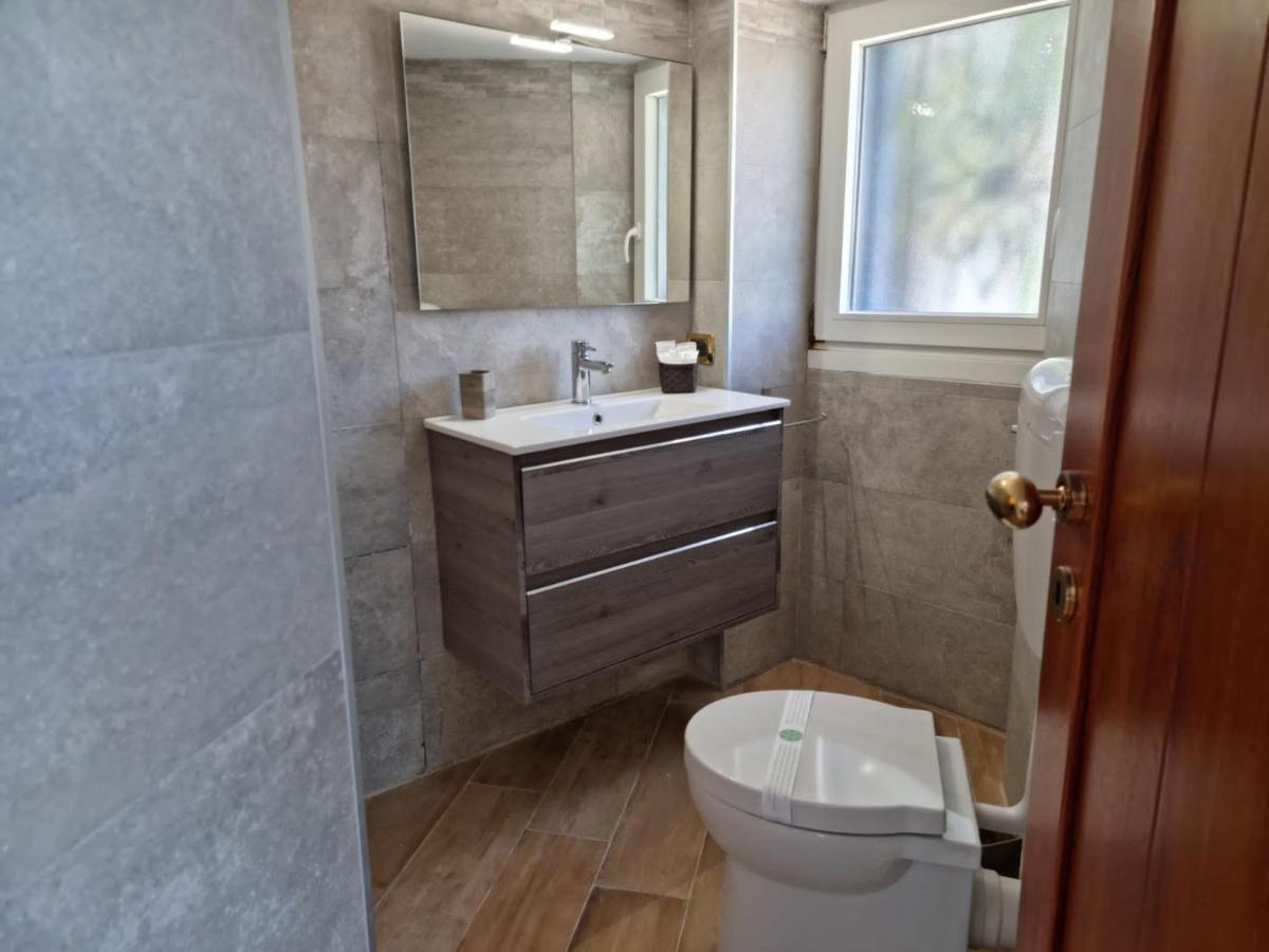 La Casa Sull' Acqua Apartment Naples Luaran gambar