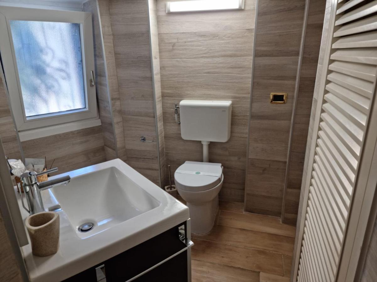 La Casa Sull' Acqua Apartment Naples Luaran gambar
