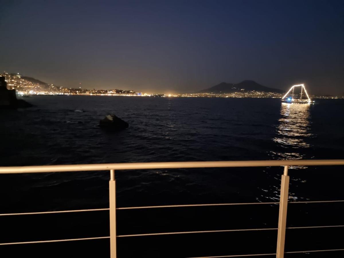 La Casa Sull' Acqua Apartment Naples Luaran gambar
